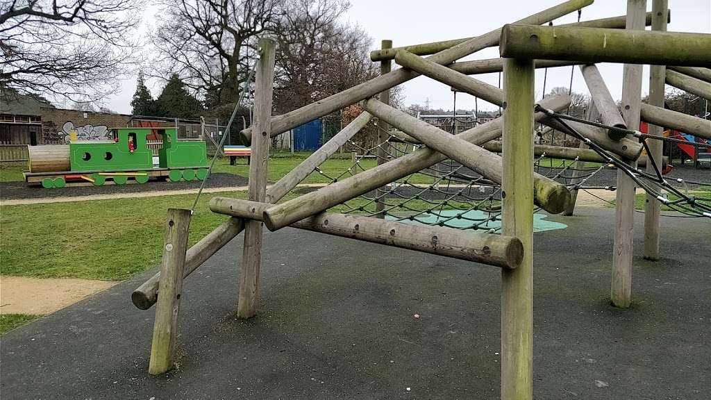 Paddock Wood, Memorial Park, Childrens Playground | 29 Ringden Ave, Paddock Wood, Tonbridge TN12 6ED, UK