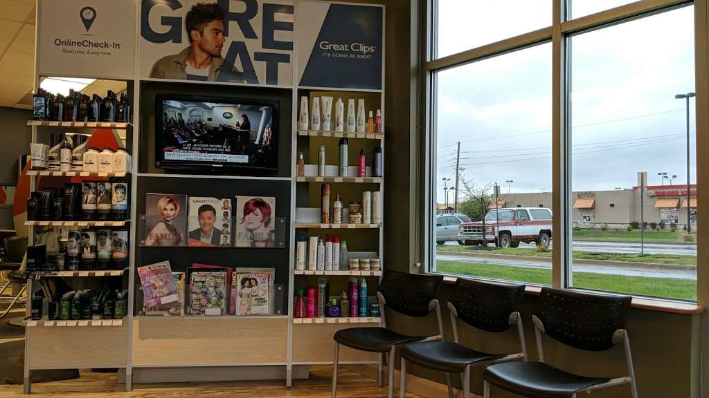 Great Clips | 1813 E Santa Fe St, Gardner, KS 66030, USA | Phone: (913) 884-8228