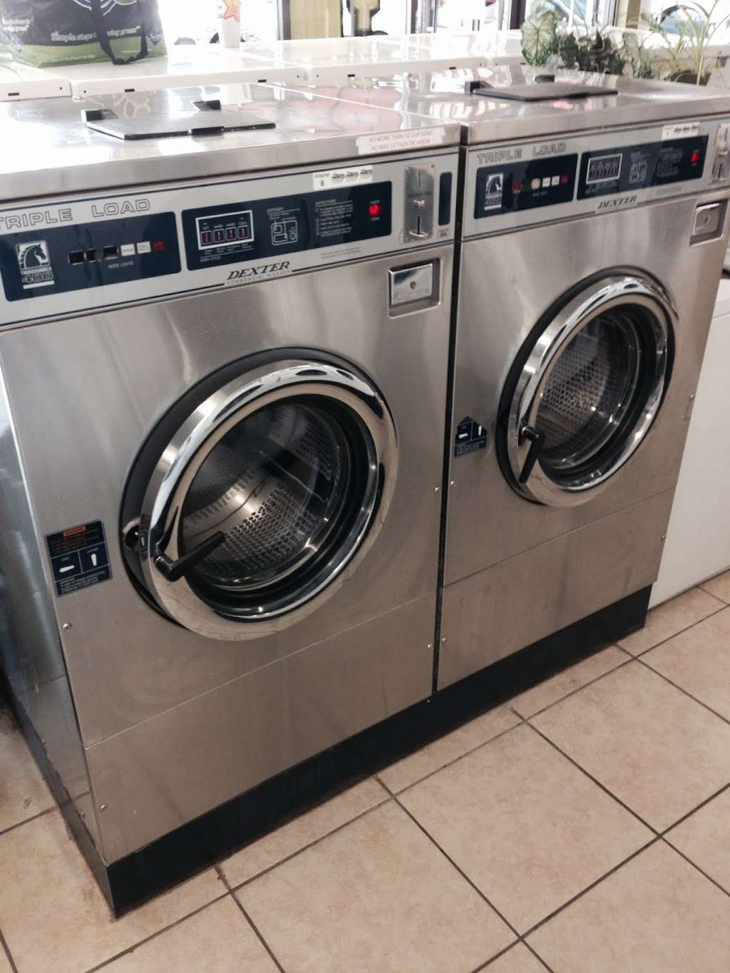 Wash N Wear Laundromat | 1640 N Scottsdale Rd, Tempe, AZ 85281, USA | Phone: (480) 387-2300