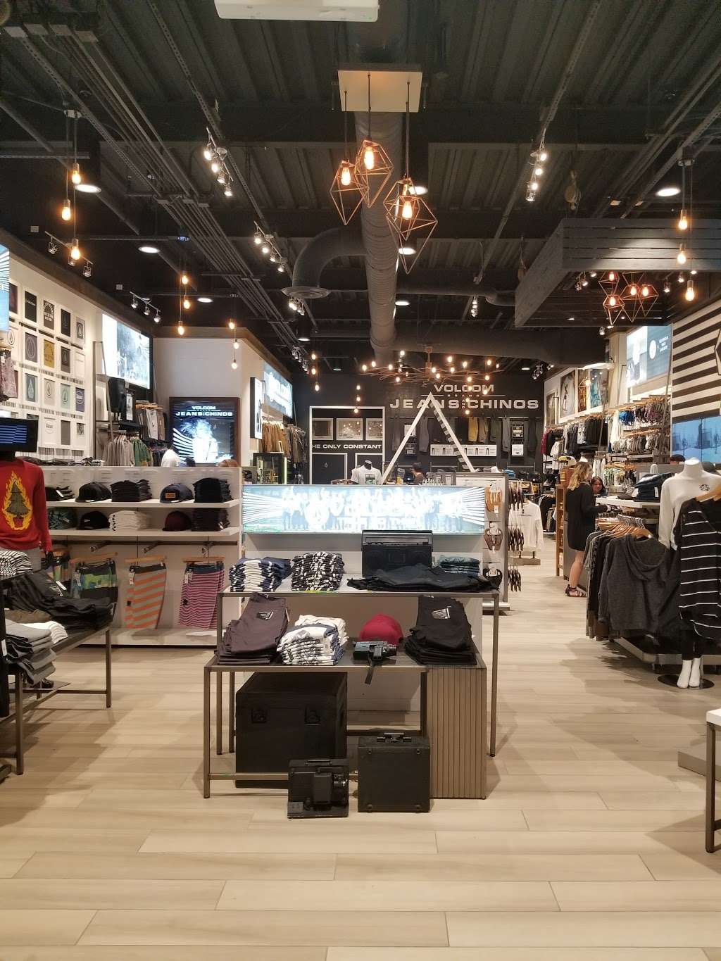 Volcom Disney Springs | Lake Buena Vista, FL 32830, USA | Phone: (407) 560-8239