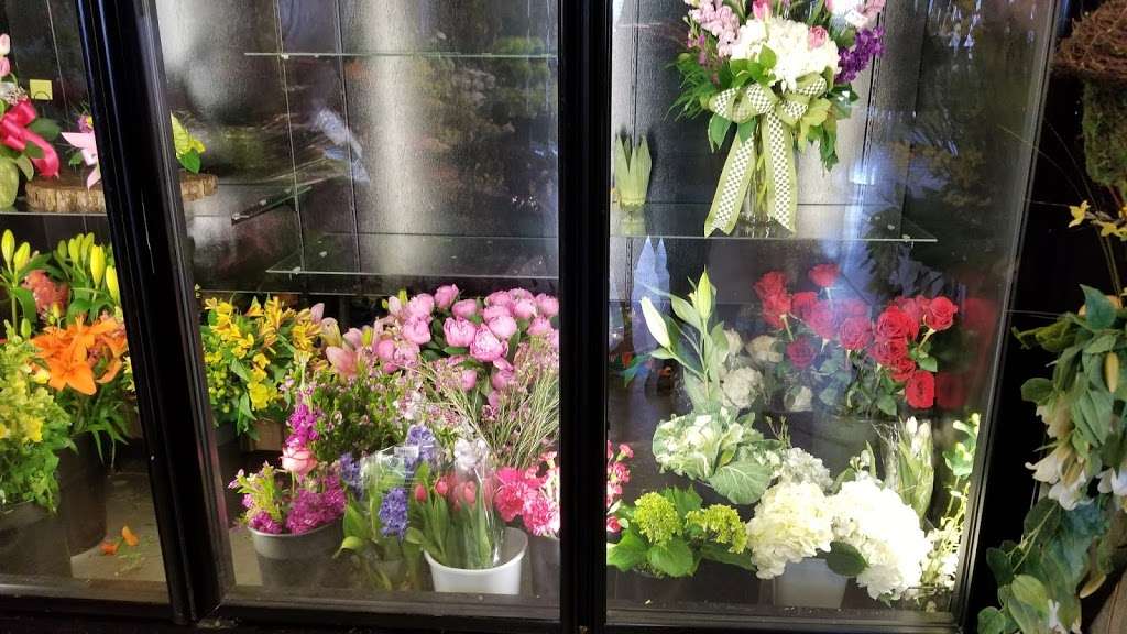 Flowers & More | Willowbrook, IL 60527, USA | Phone: (630) 325-2350