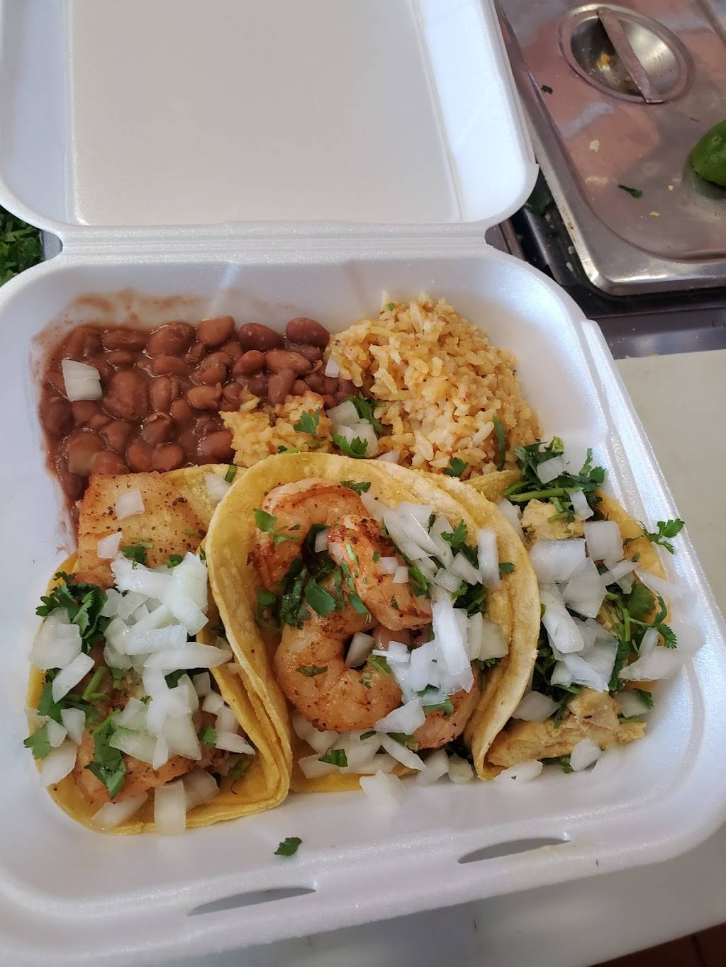 Fridas tacos | 909 S Central Ave, Compton, CA 90220, USA | Phone: (424) 240-3134