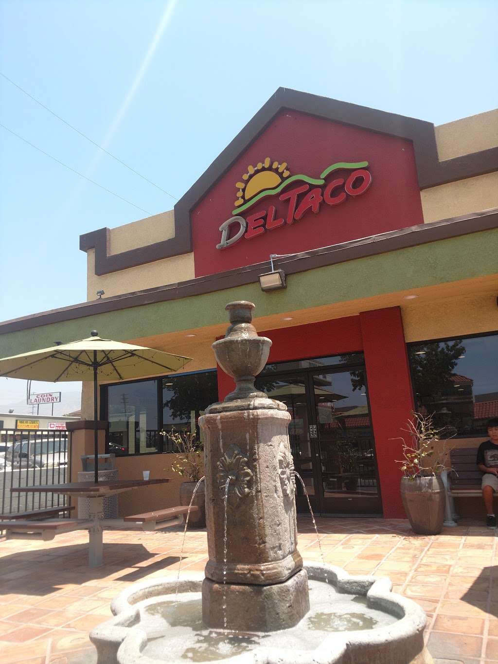 Del Taco | 2021 Glenoaks Blvd, San Fernando, CA 91340, USA | Phone: (818) 361-5044