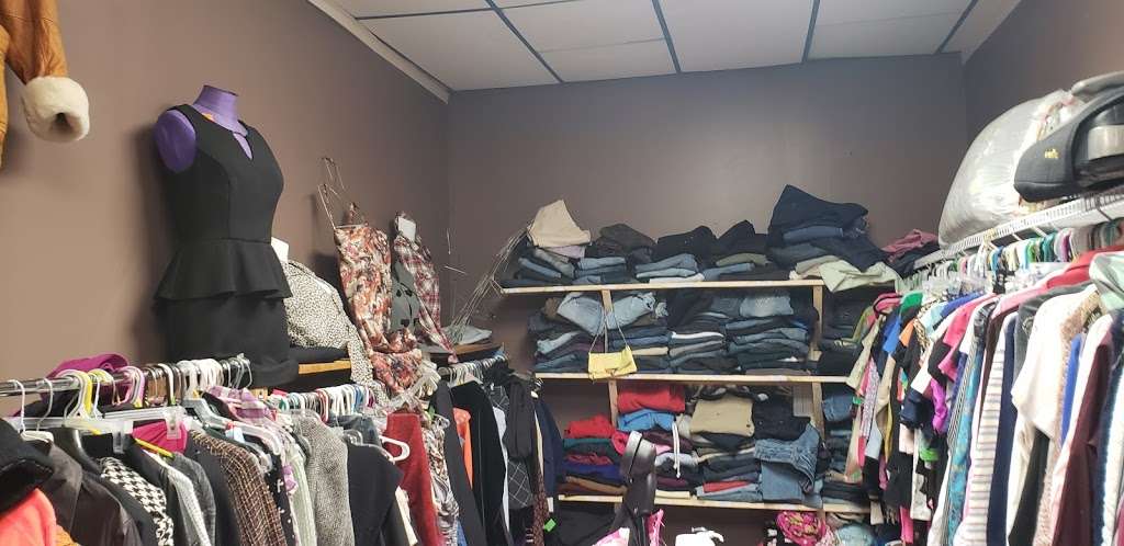 Hermosa Second Hand | 4224 W Fullerton Ave, Chicago, IL 60639, USA | Phone: (872) 802-4671