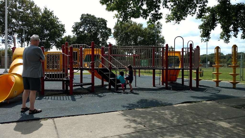 Jacobs Playground | 4500 Linden Ave, Philadelphia, PA 19114, USA | Phone: (215) 685-8748