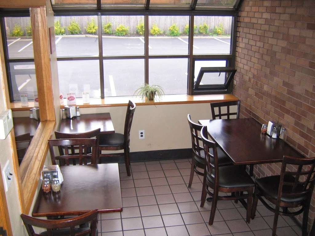 Alberts Pizza | 676 Motor Parkway E, Hauppauge, NY 11788, USA | Phone: (631) 273-4300