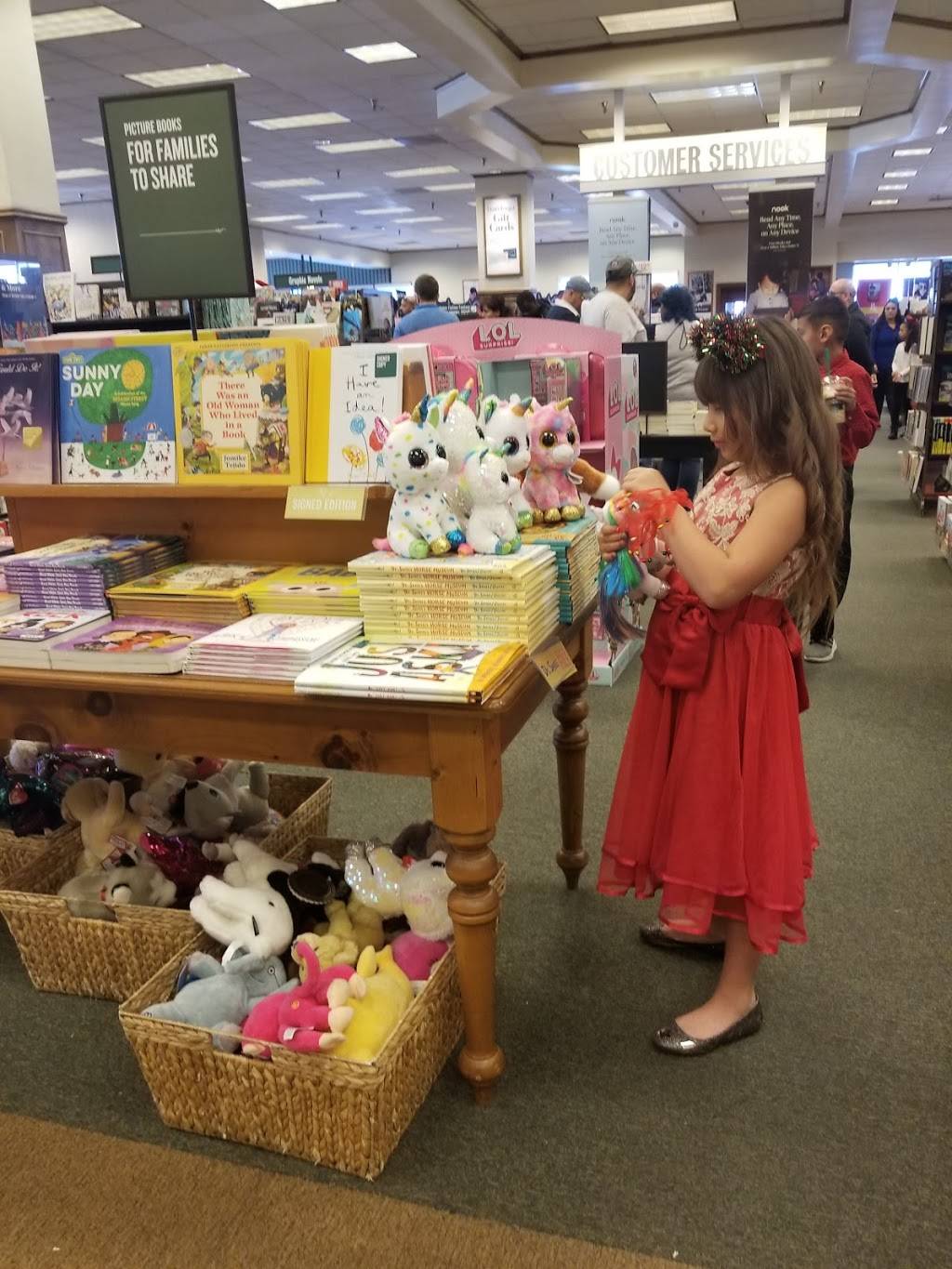 Barnes & Noble | 705 Sunland Park Dr, El Paso, TX 79912, USA | Phone: (915) 581-5353