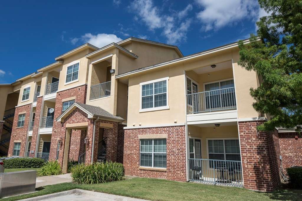 Bella Ruscello Luxury Apartment Homes | 250 E Hwy 67, Duncanville, TX 75137 | Phone: (972) 702-7214