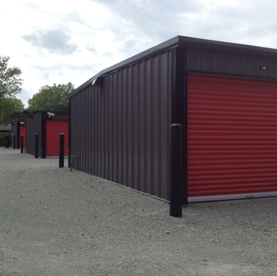 Red Door Storage Space | 2014 Martindale Dr, Greenfield, IN 46140, USA | Phone: (317) 467-7092