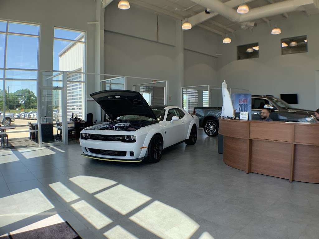 South County of Sealy Chrysler Dodge Jeep Ram | 3704 NE I-10 Frontage Rd, Sealy, TX 77474, USA | Phone: (979) 885-3400