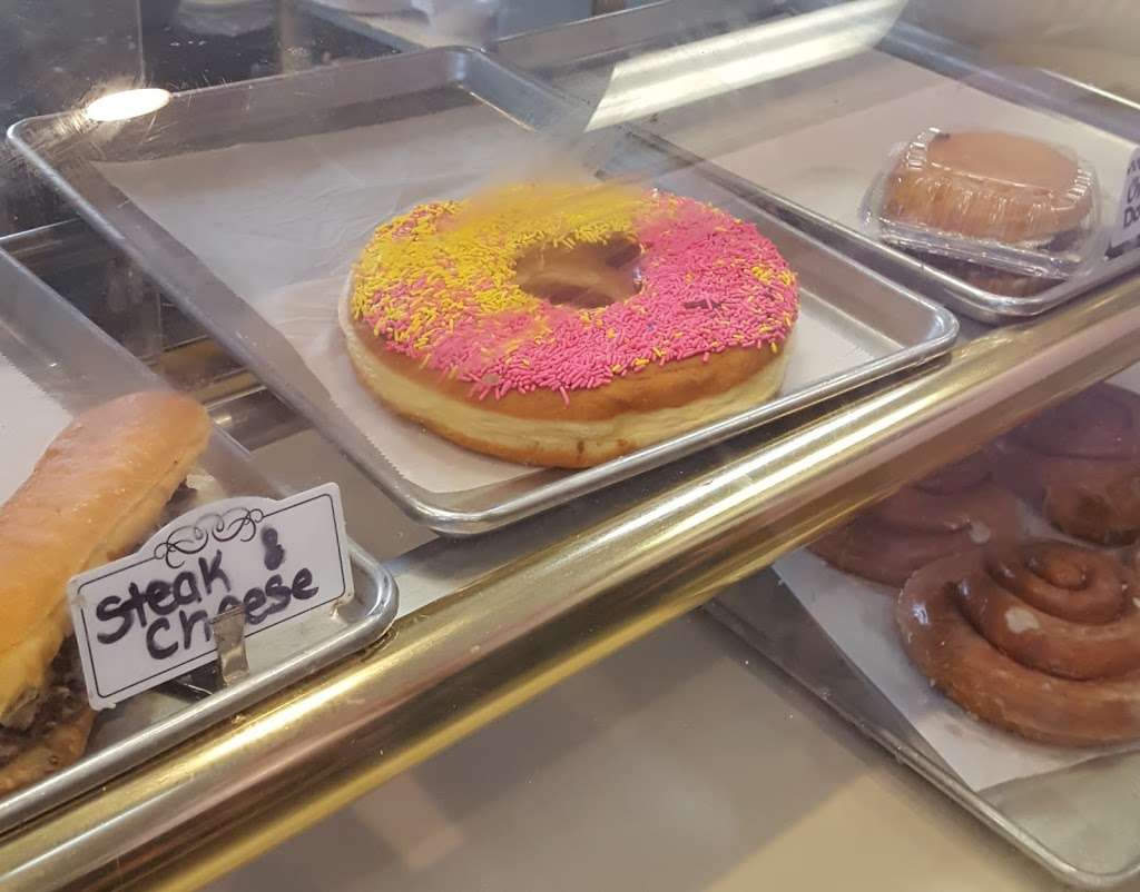 Donnas Donuts | 2106 Main St, Tewksbury, MA 01876, USA | Phone: (978) 988-0010