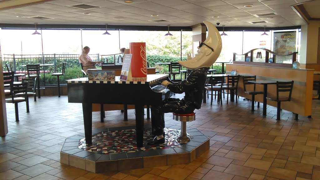 McDonalds | 6101 Cambridge Way, Plainfield, IN 46168, USA | Phone: (317) 839-1241