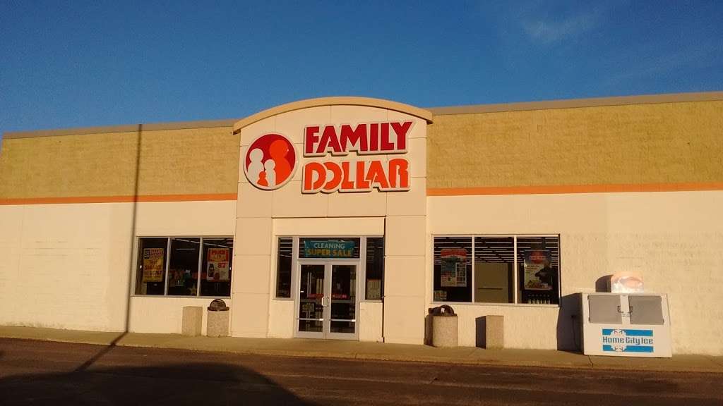 Family Dollar | 411 E State St, Sycamore, IL 60178, USA | Phone: (815) 895-0725