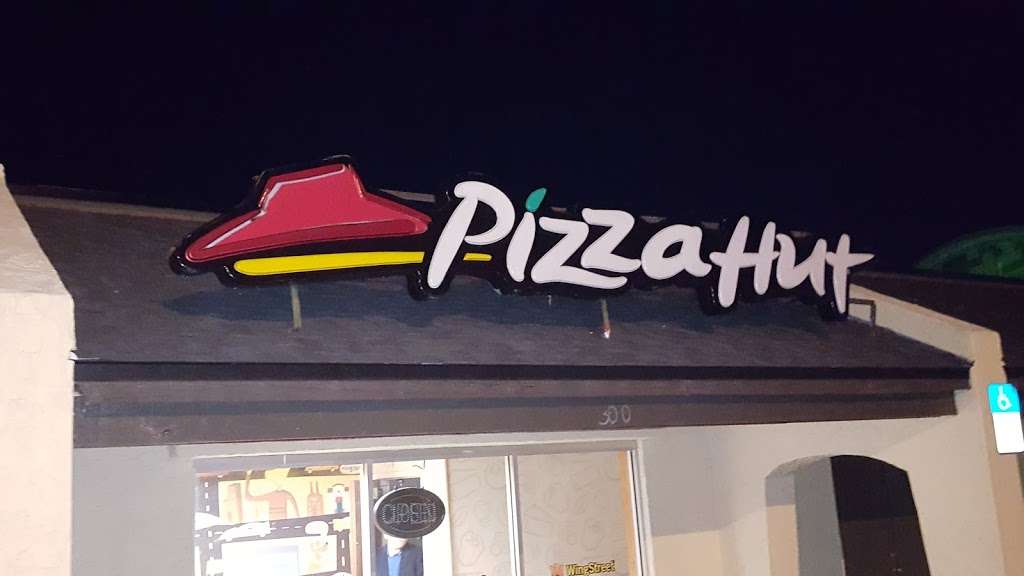 Pizza Hut | 500 Overlook Dr, Winter Haven, FL 33884, USA | Phone: (863) 326-9333