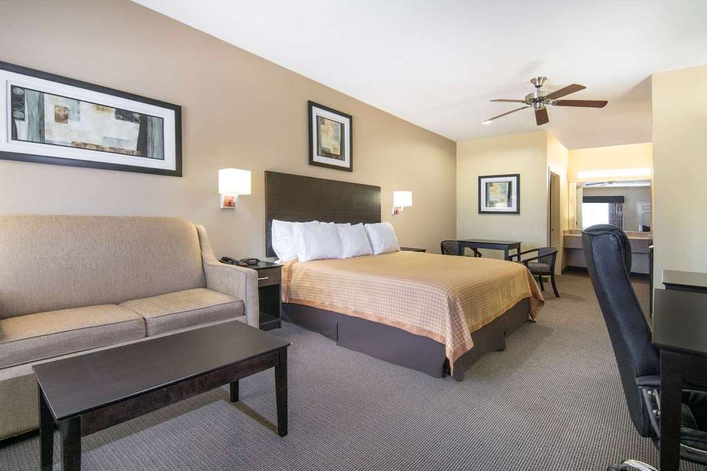 Days Inn by Wyndham Baytown East | 8115 TX-146, Baytown, TX 77523 | Phone: (281) 573-0113