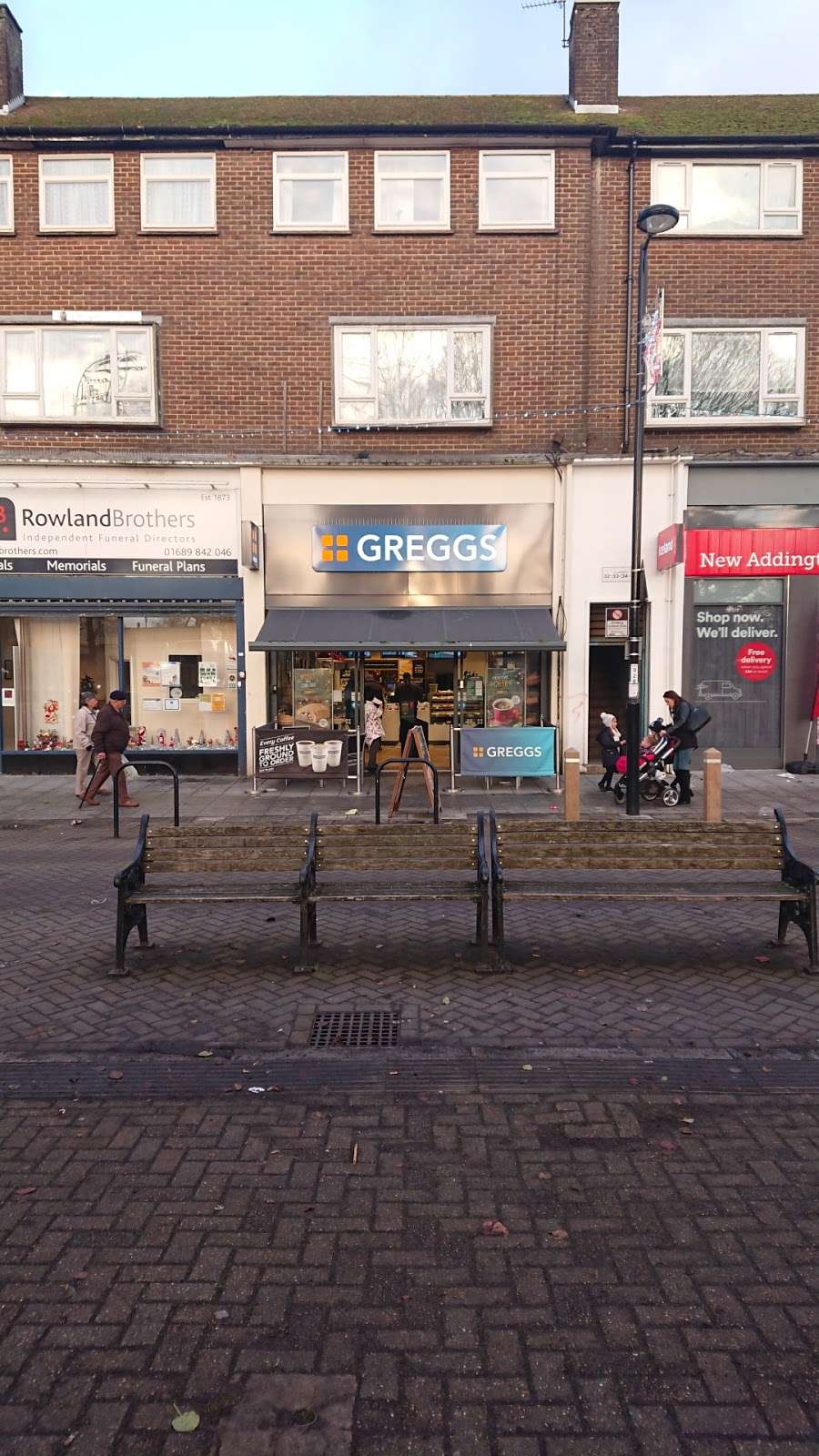 Greggs | 33 Central Parade, New Addington, Croydon CR0 0JD, UK | Phone: 01689 842636