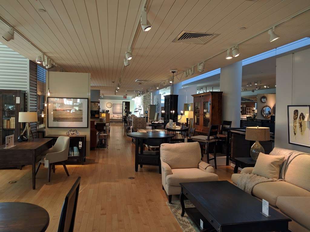 Crate and Barrel | 75 Middlesex Turnpike, Burlington, MA 01803, USA | Phone: (781) 270-3600