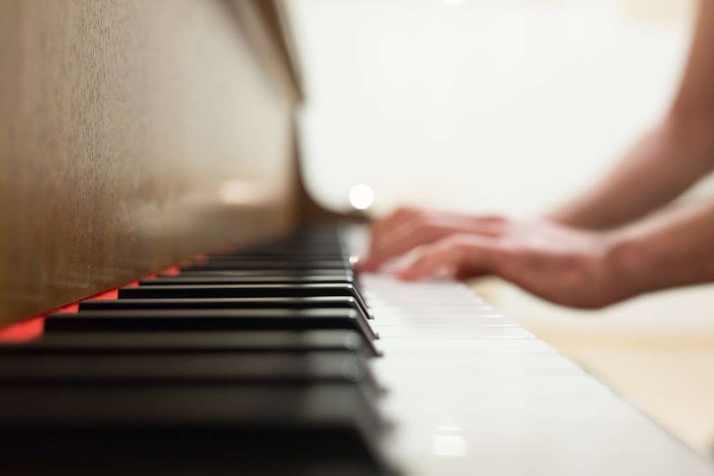 Adams Piano Studio | 1819 Kentucky St apt 2, Lawrence, KS 66044, USA | Phone: (509) 338-5226