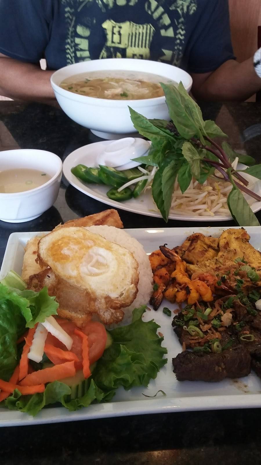 Pho 7 | 10009 E Hampden Ave, Denver, CO 80231, USA | Phone: (303) 752-1065