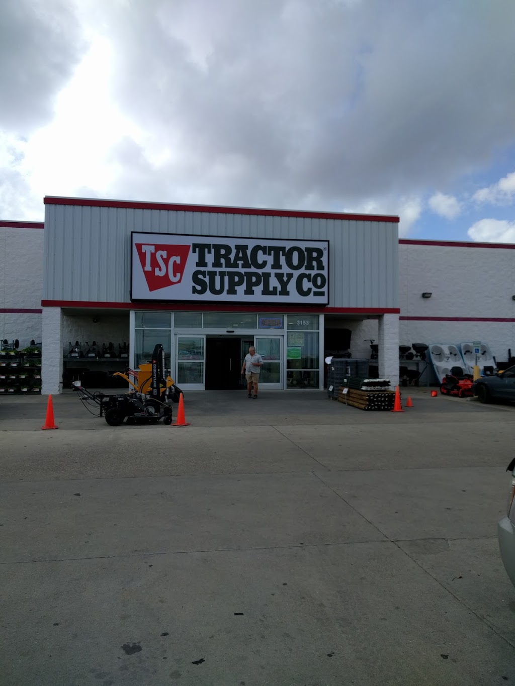 Tractor Supply Co. | 2917, Ih, I-69 Access Rd, Robstown, TX 78380, USA | Phone: (361) 767-3576