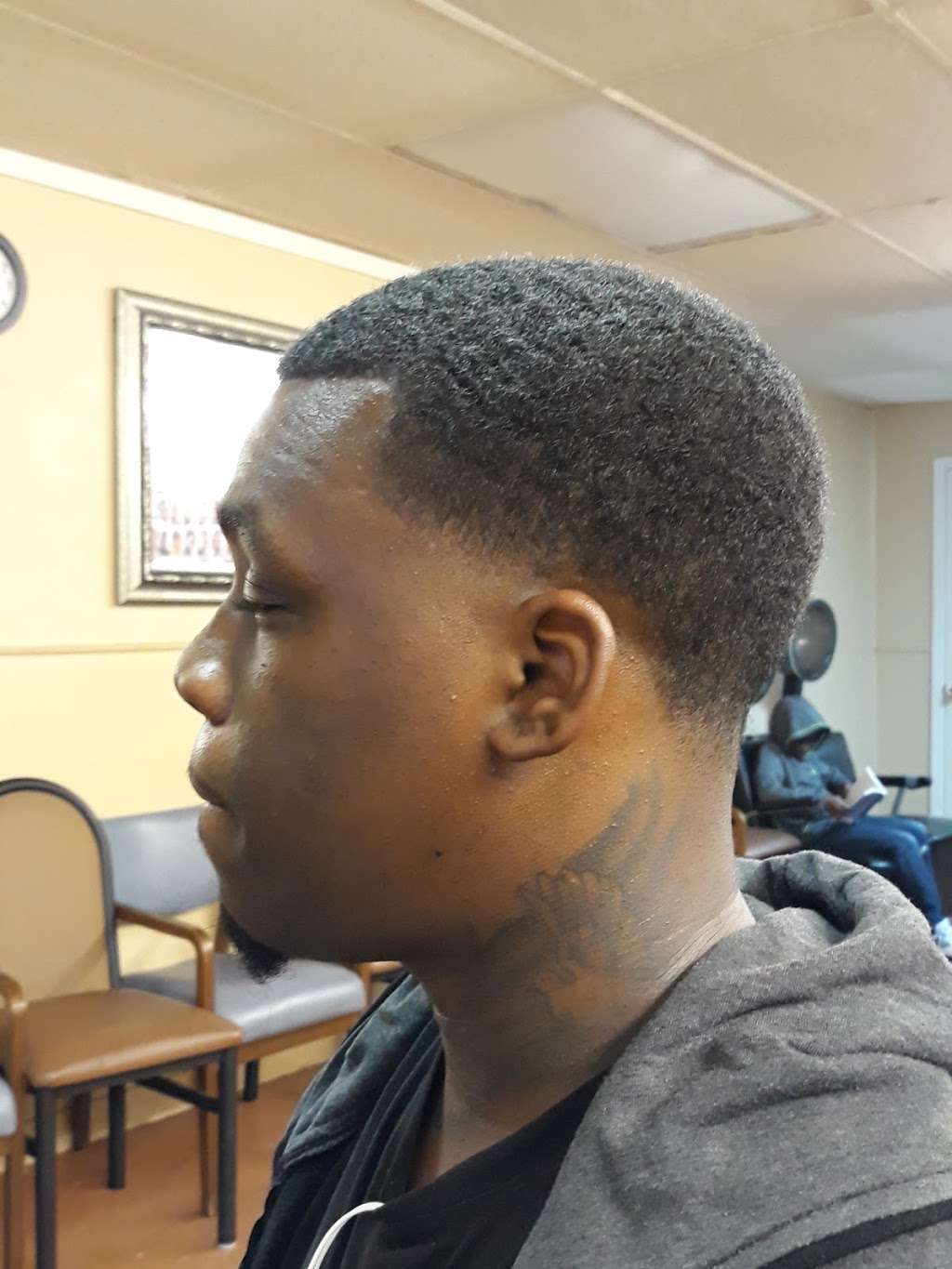 Below Freezing Barber Shop | 7040 W Fuqua St, Missouri City, TX 77489, USA | Phone: (713) 878-1221