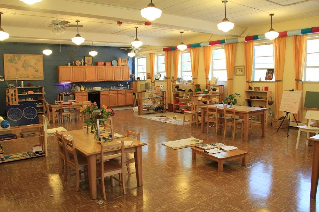 Chicago Montessori | 1713 W Cullom Ave, Chicago, IL 60613, USA | Phone: (773) 525-4358