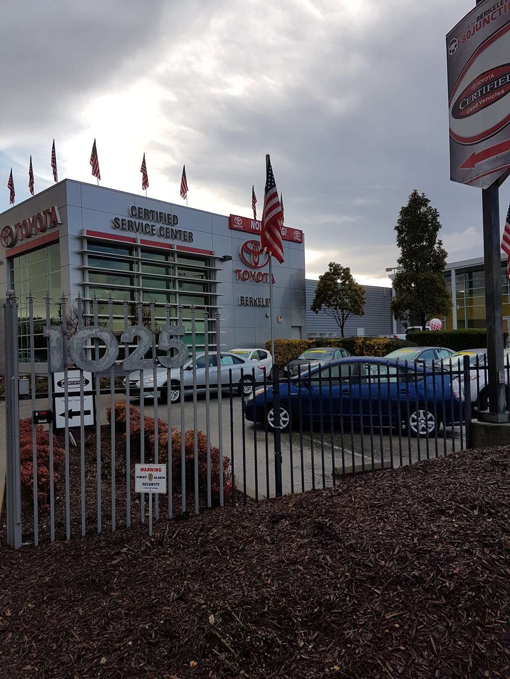 Toyota of Berkeley Certified Service Center | 1025 Eastshore Hwy, Berkeley, CA 94710, USA | Phone: (888) 346-0783