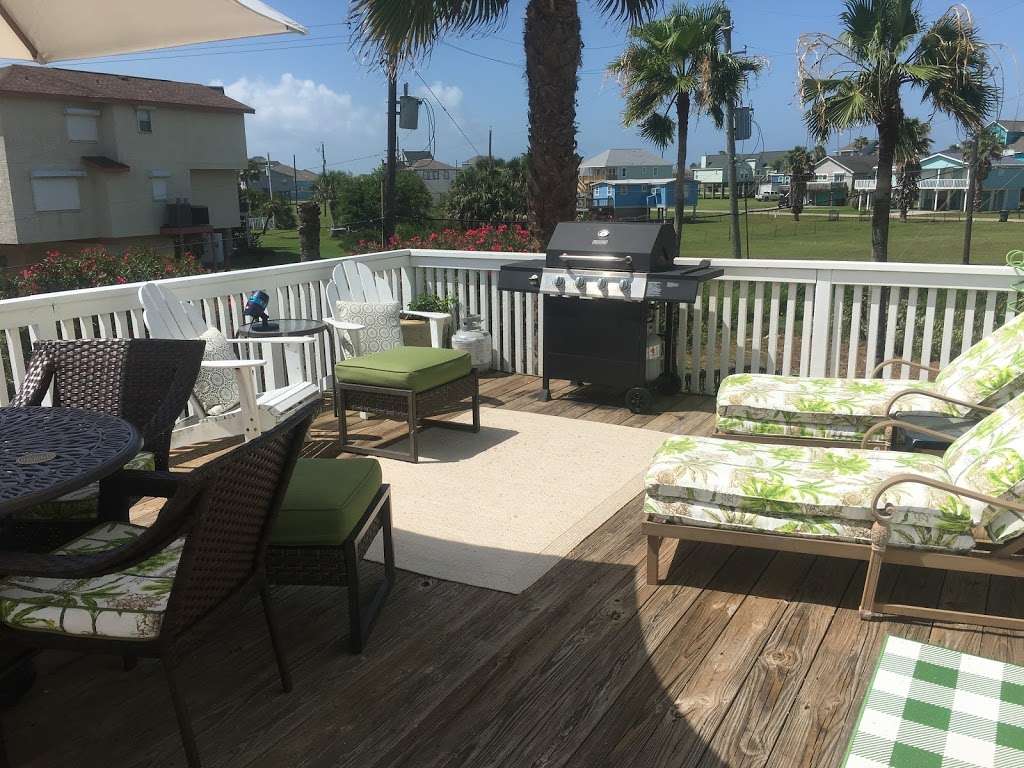 Coconut Villa | 13956 Pirates Beach Blvd, Galveston, TX 77554, USA | Phone: (214) 797-1212