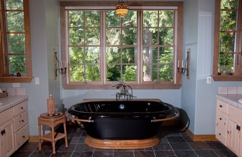 Hideway Lodge Bed & Breakfast | 15228 NE 173rd St, Woodinville, WA 98072, USA | Phone: (425) 286-2240