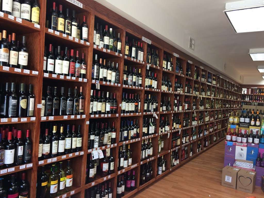 liquor well wine and spirits | 843 Annadale Rd, Staten Island, NY 10312, USA | Phone: (718) 984-8700