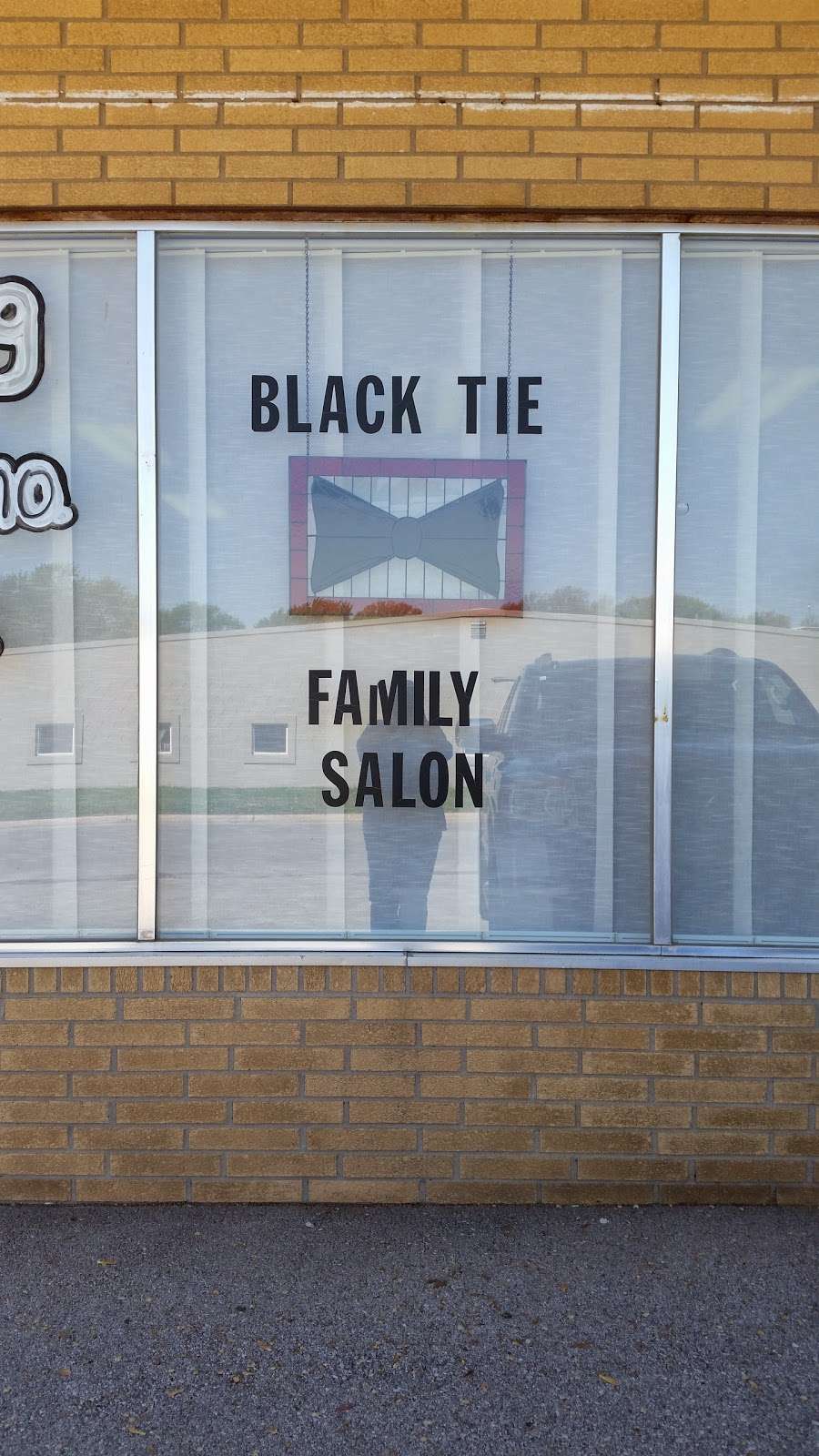 Black Tie Family Salon | 2424 S 51st St, Kansas City, KS 66106 | Phone: (913) 384-0099