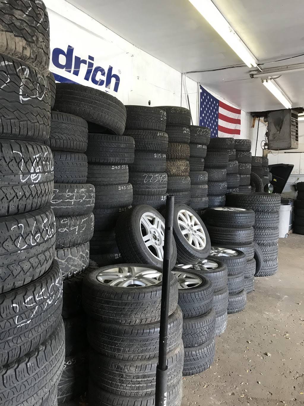 Oscar Tires | 2079 S 35th St, Milwaukee, WI 53215 | Phone: (414) 384-7830