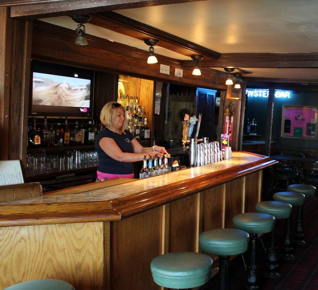 Dockside Restaurant & Tiki Bar | 1787 Castlewood Dr, Colonial Beach, VA 22443, USA | Phone: (804) 224-8726