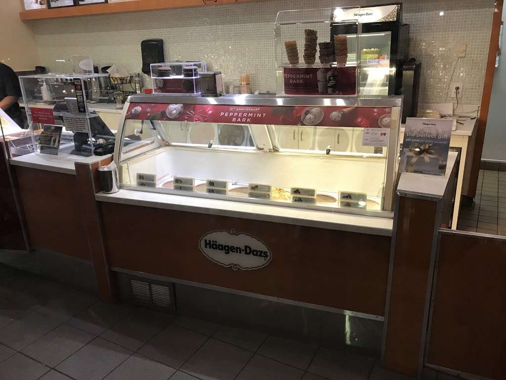 Häagen-Dazs® Ice Cream Shop | 1451 Ocean Dr #101, Miami Beach, FL 33139, USA | Phone: (800) 767-0120