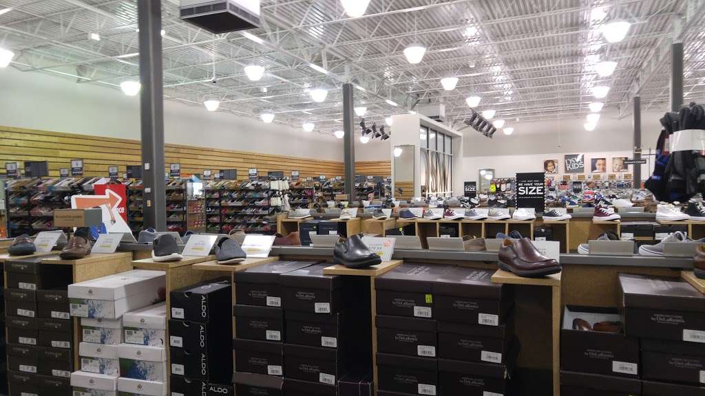 DSW Designer Shoe Warehouse | 702 Commons Dr, Geneva, IL 60134, USA | Phone: (630) 208-1915