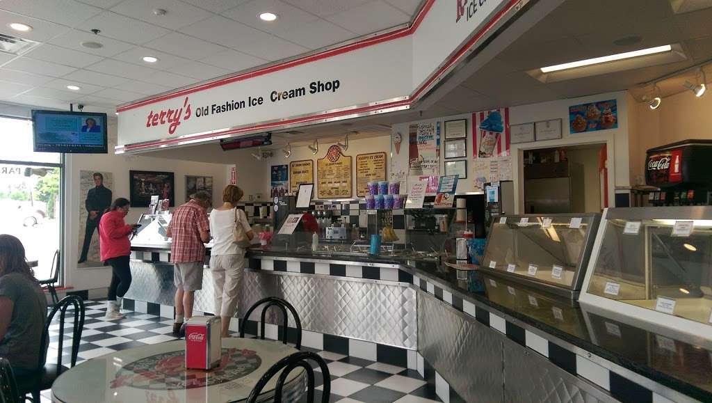 Terrys Old Fashion Ice Cream Shop | 22 Atlantic Ave, Marblehead, MA 01945, USA | Phone: (781) 639-2373