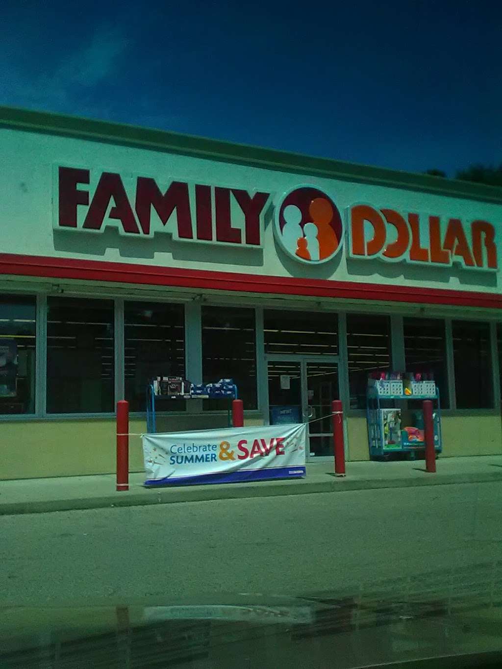 Family Dollar | 4 West Mill St, Cloverdale, IN 46120, USA | Phone: (765) 276-4222