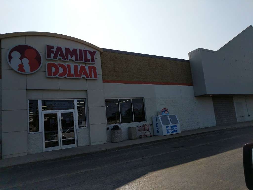 Family Dollar | 411 E State St, Sycamore, IL 60178, USA | Phone: (815) 895-0725