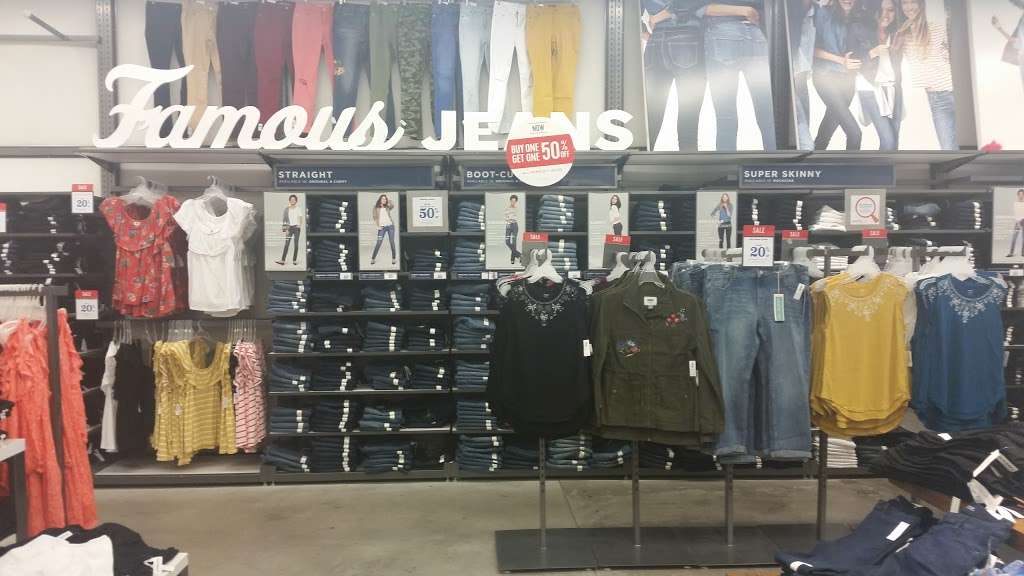 Old Navy | 1851 S Christopher Columbus Blvd, Philadelphia, PA 19148, USA | Phone: (215) 465-8363