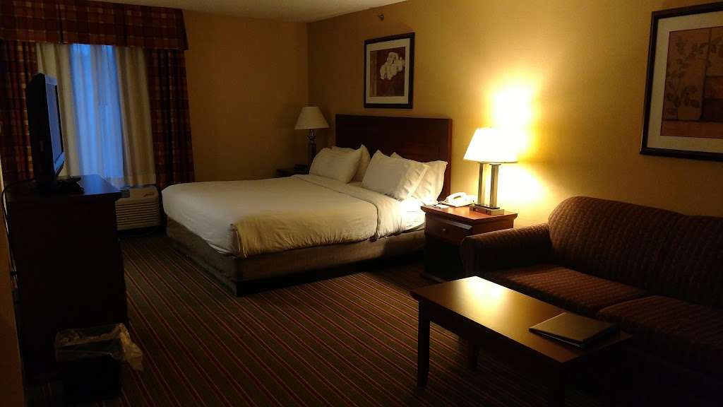 Holiday Inn Express & Suites Bourbonnais (Kankakee/Bradley) | 62 Ken Hayes Dr, Bourbonnais, IL 60914, USA | Phone: (815) 932-4411