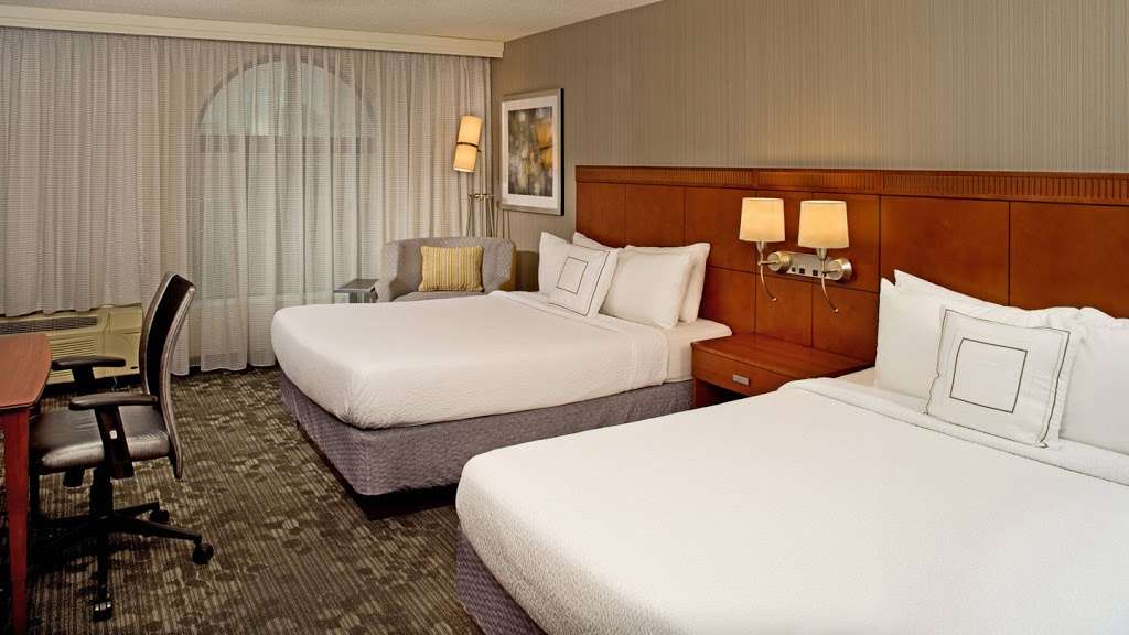 Courtyard by Marriott Washington Capitol Hill/Navy Yard | 140 L St SE, Washington, DC 20003, USA | Phone: (202) 479-0027