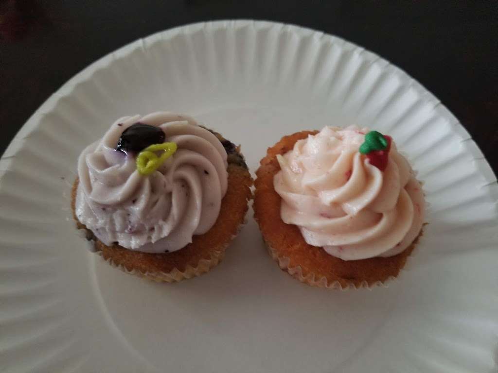 Le Sucre Cakes & Cupcakes | 7962 Waukegan Rd, Niles, IL 60714, USA | Phone: (847) 967-8427