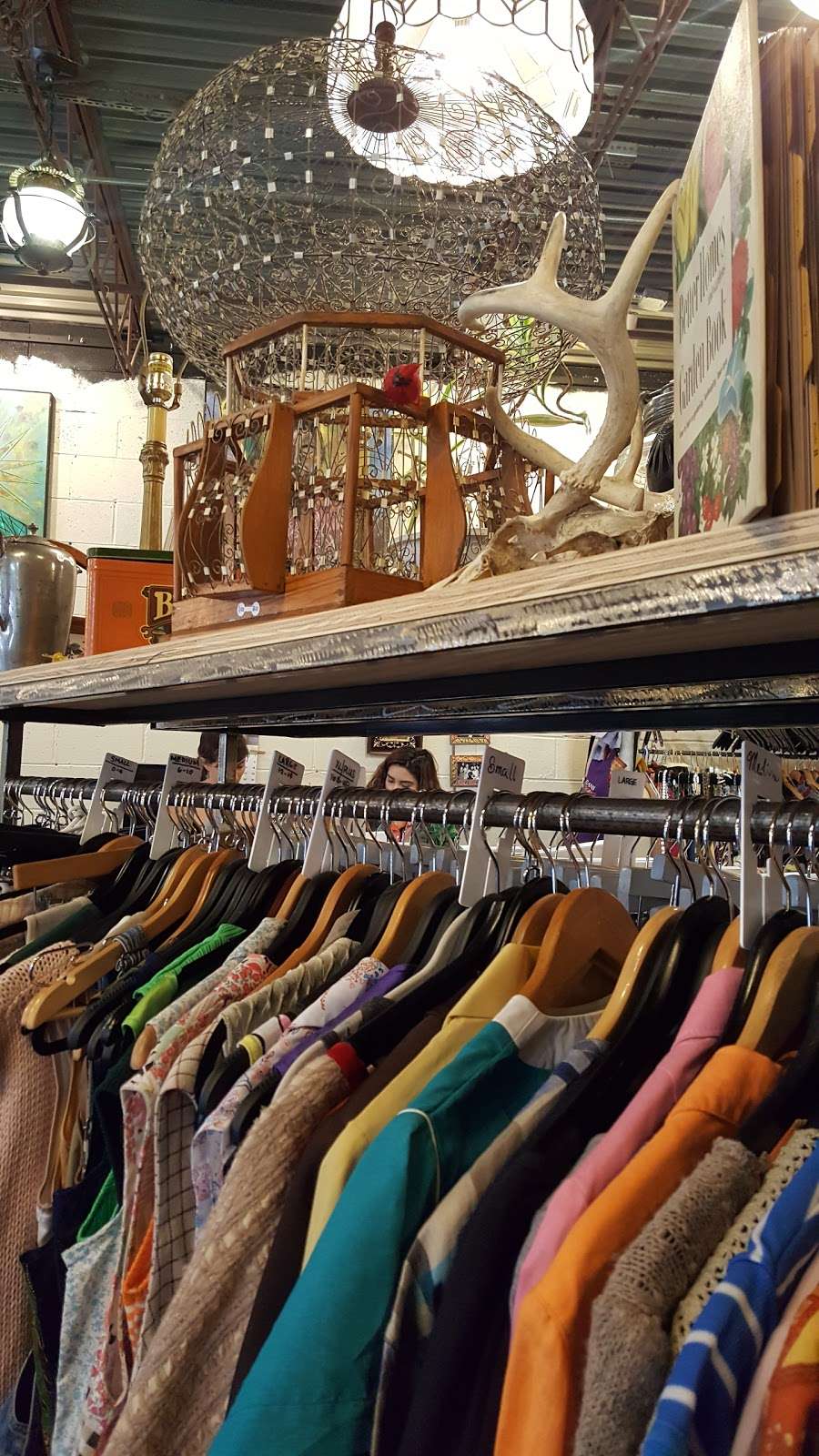 Pilsen Vintage | 1430 W 18th St, Chicago, IL 60608 | Phone: (312) 243-5915