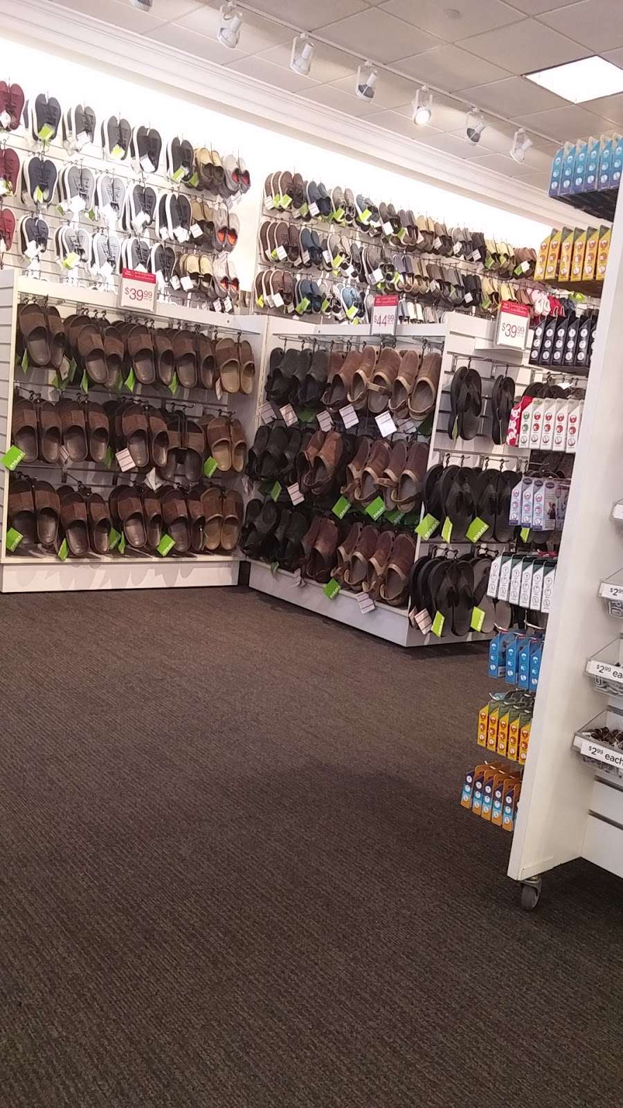 crocs woodbury commons