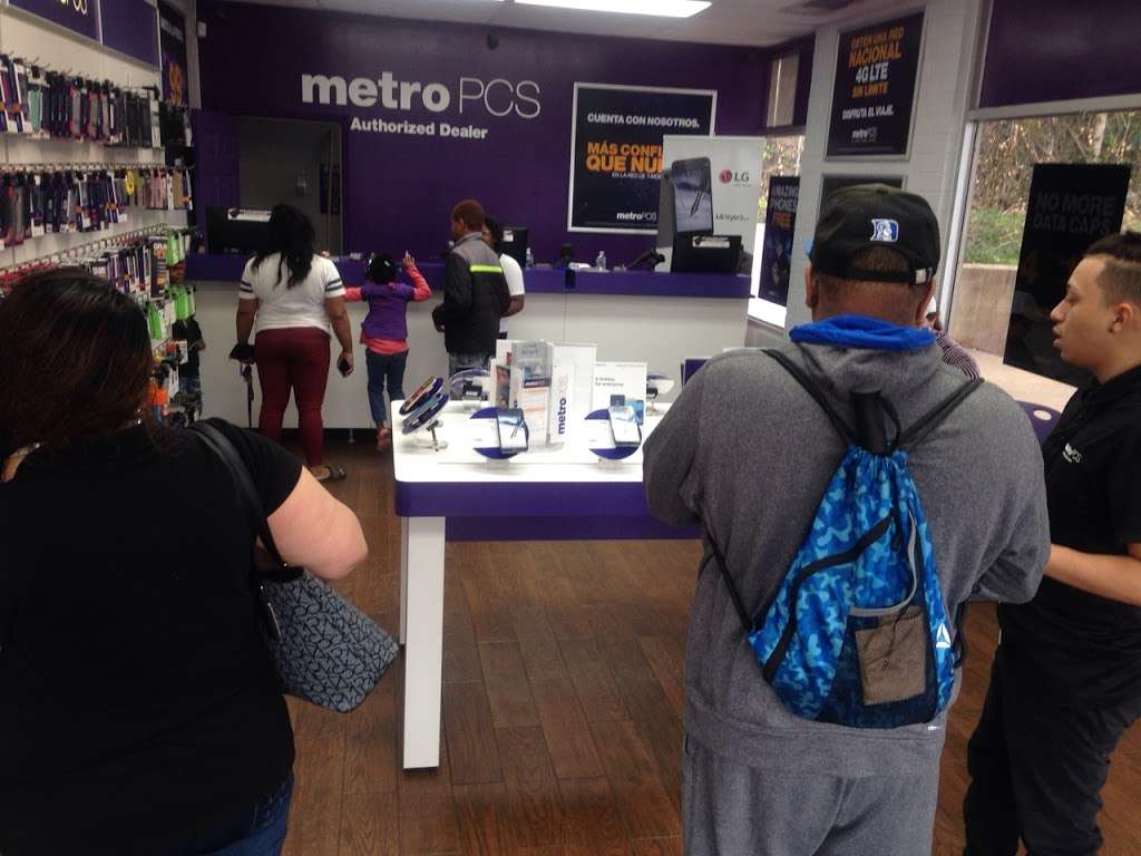 Metro by T-Mobile | 4705 Central Ave, Charlotte, NC 28205, USA | Phone: (980) 999-5746
