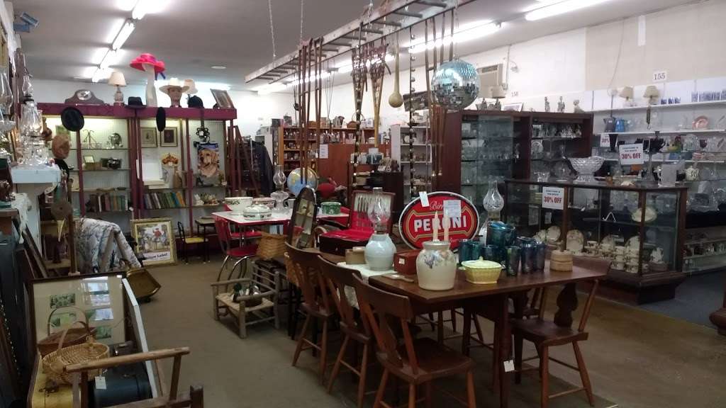 Fayetteville Antique Mall | 3653 Lincoln Way E, Fayetteville, PA 17222, USA | Phone: (717) 352-8485