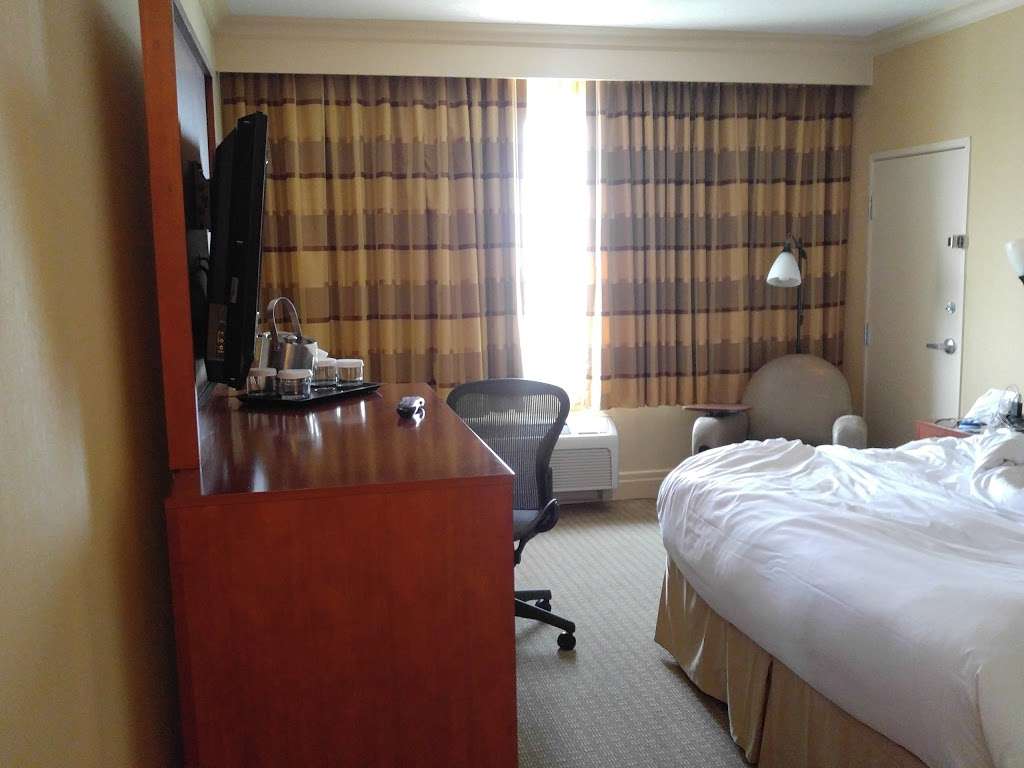 DoubleTree by Hilton Hotel Dallas - Love Field | 3300 W Mockingbird Ln, Dallas, TX 75235, USA | Phone: (214) 357-8500