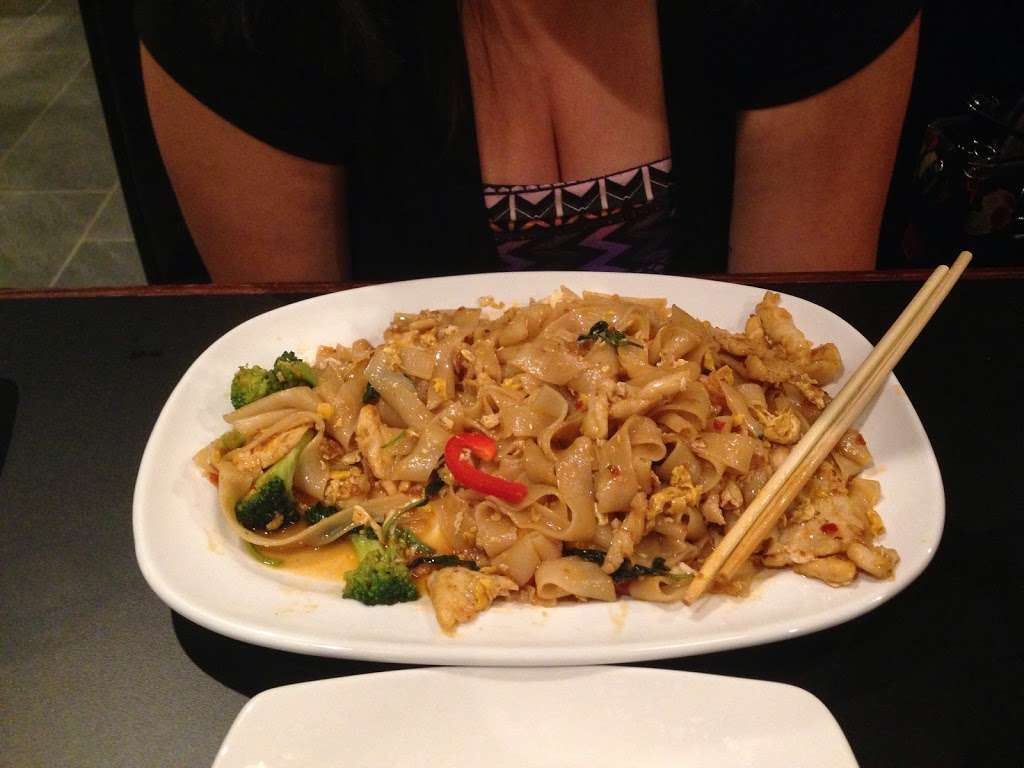 Naree Kitchen Thai & Sushi | 7933 State Ave #105, Kansas City, KS 66112 | Phone: (913) 766-1202