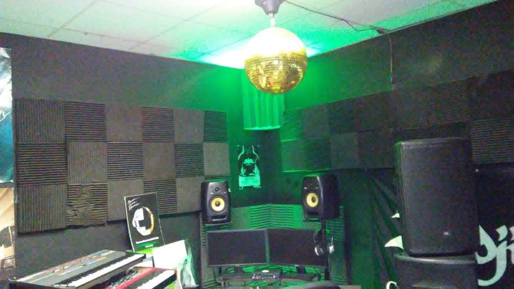 Rhythm Room Rehearsal Studio | 1410 Brittmoore Rd, Houston, TX 77043, USA | Phone: (713) 465-6122