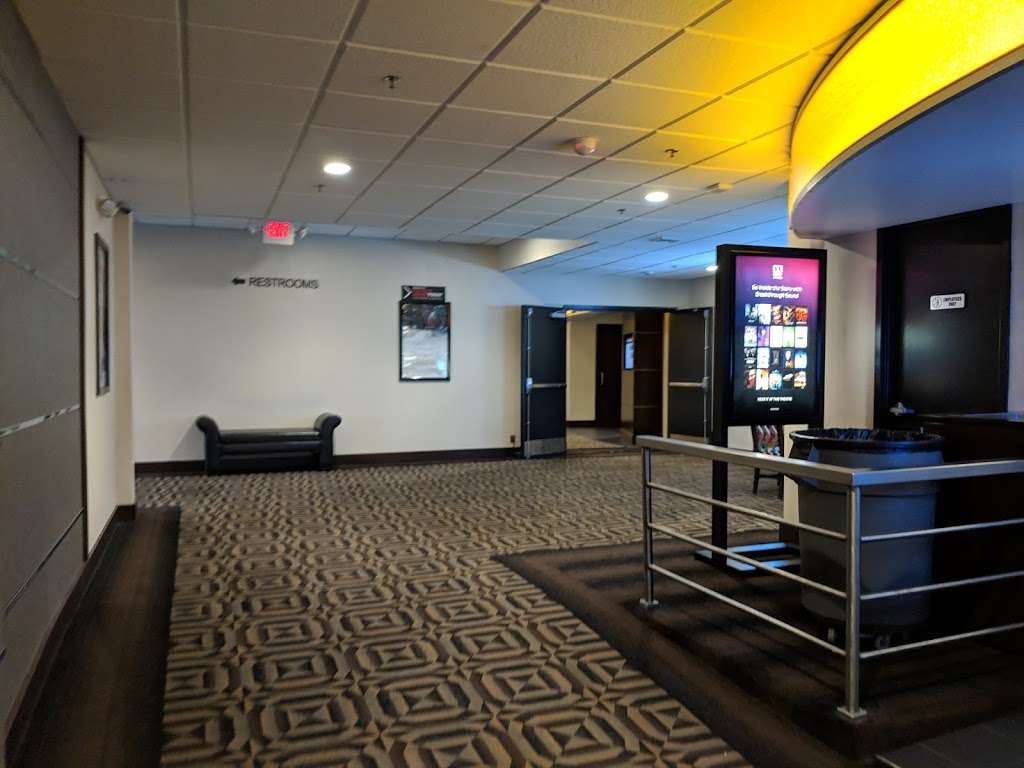 Marcus Elgin Cinema | 111 S Randall Rd, Elgin, IL 60123, USA | Phone: (847) 622-3023